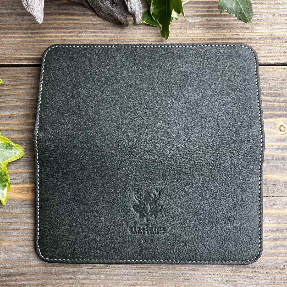 画像7: 【広島ジビエレザー】鹿革＆牛革スタンダード長財布★鹿革の柔らかい手触りを感じさせる　青桐翠 (7)