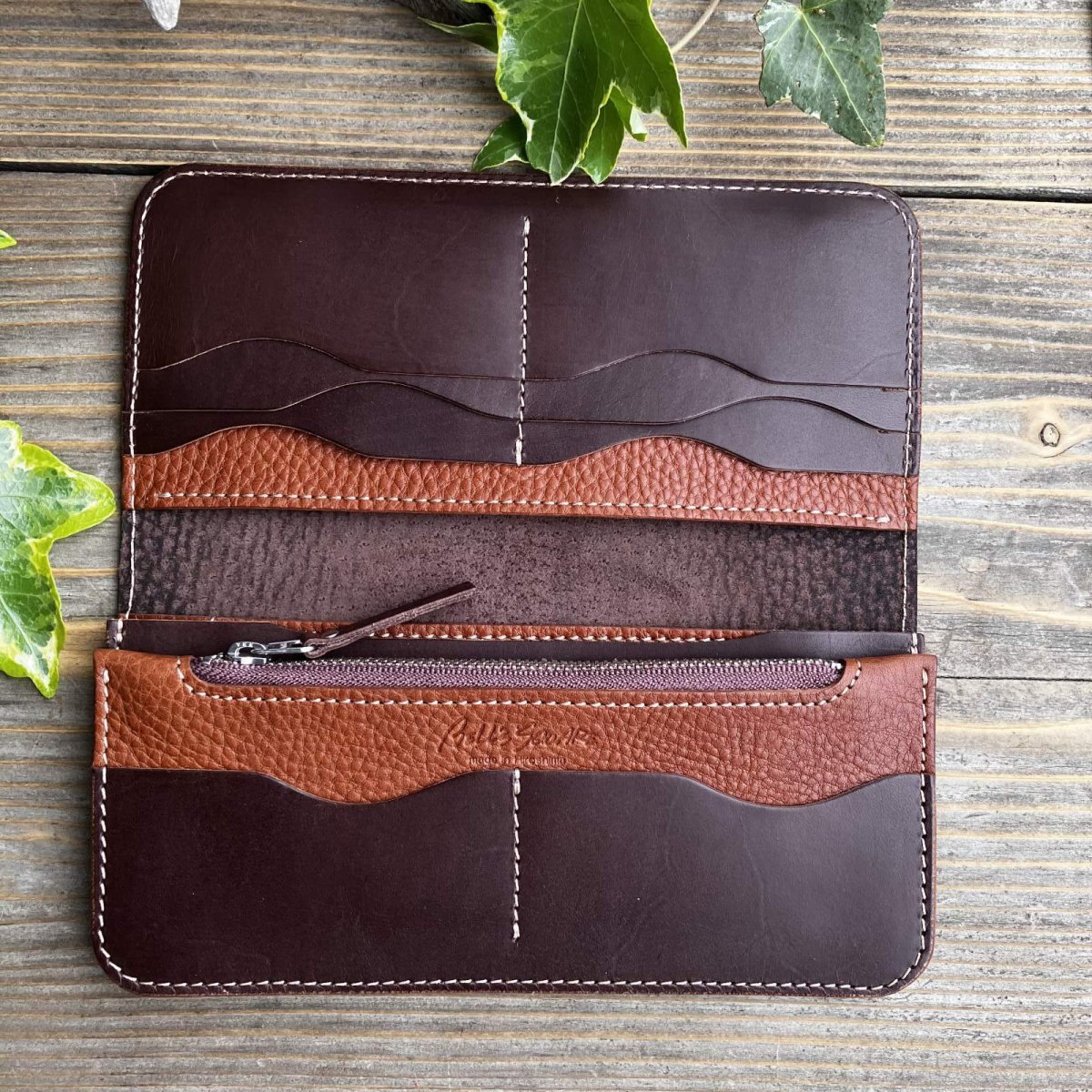 画像2: 【広島ジビエレザー】猪革＆牛革スタンダード長財布★戦闘傷が荒々しい自然を感じさせる　ダークブラウン (2)