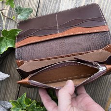 画像4: 【広島ジビエレザー】猪革＆牛革スタンダード長財布★戦闘傷が荒々しい自然を感じさせる　ダークブラウン (4)