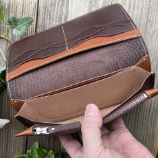 画像5: 【広島ジビエレザー】猪革＆牛革スタンダード長財布★戦闘傷が荒々しい自然を感じさせる　ダークブラウン (5)