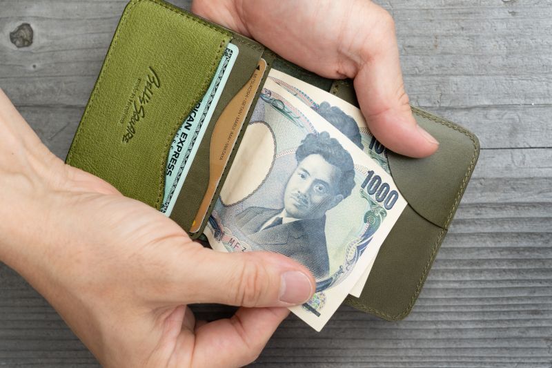 お札をマネークリップのように収納できる財布