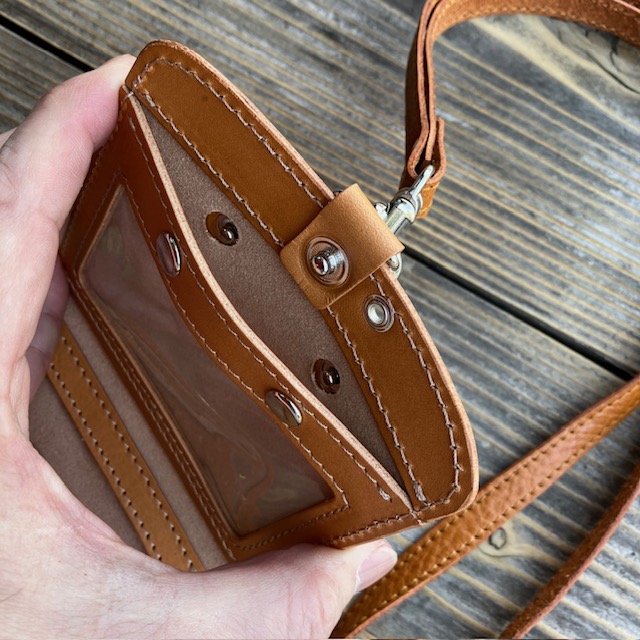 ボタン付きポケット