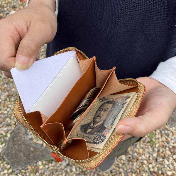 画像6: 広島ジビエレザー×ドラゴンフライズコラボグッズ 鹿革ミニラウンドファスナー財布!ポケットに収まるコンパクトさと使いやすさ◎ イニシャル刻印対応 (6)