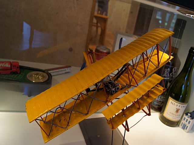 ブリキ飛行機模型 ライト兄弟ライトフライヤー号 廃ドラム缶から手作りされています